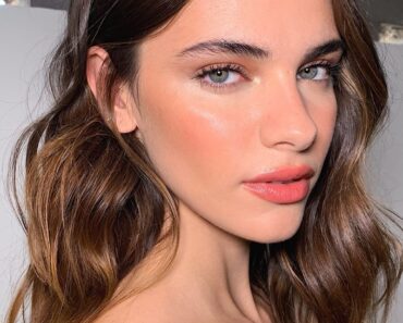 Novo ano, novos hábitos: como criar uma rotina básica de skincare e make para o dia a dia