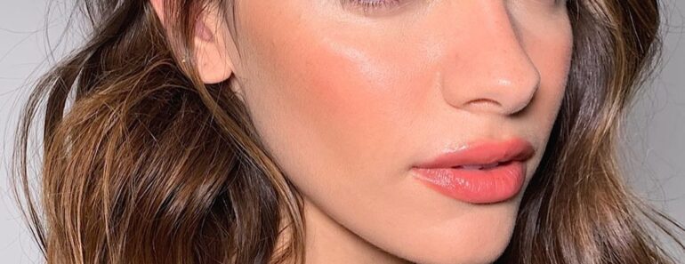 Novo ano, novos hábitos: como criar uma rotina básica de skincare e make para o dia a dia