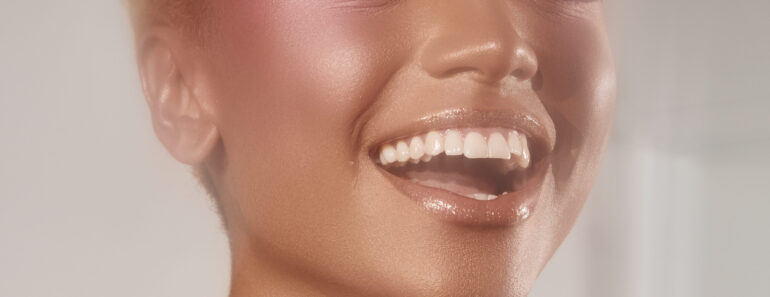 Lançamento Catharine Hill para brilhar no Carnaval 2026 e 5 ideias de maquiagem com glitter para usar na folia